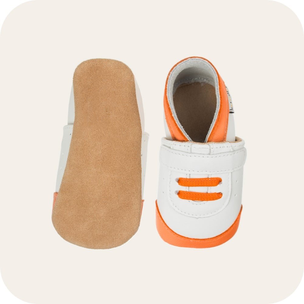 SNEAKER Babyhausschuhe aus weichem Leder (weiß/ orange)