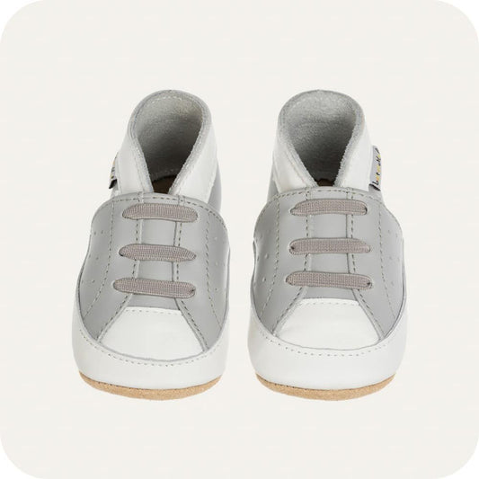 SNEAKER Babyhausschuhe aus weichem Leder (weiß/ grau)