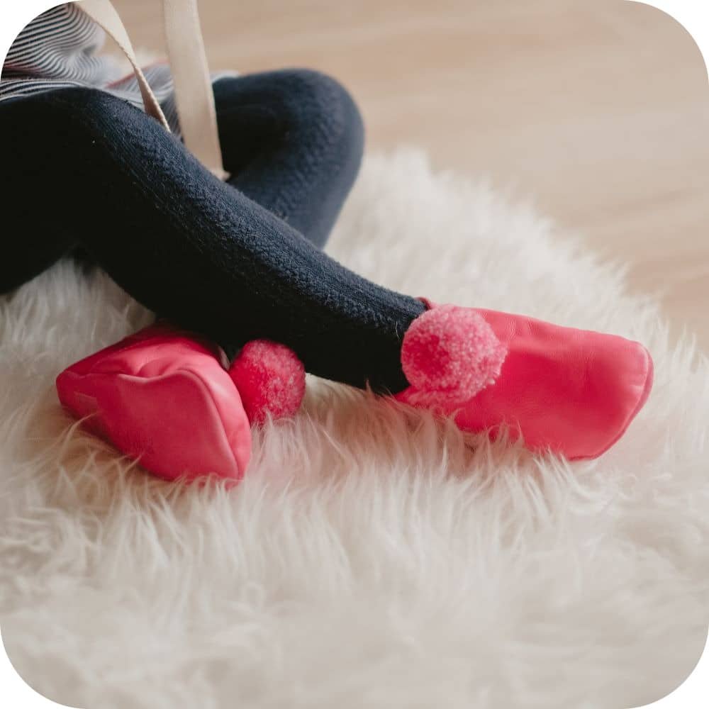 FUCHSIA Babyhausschuhe mit Pompons