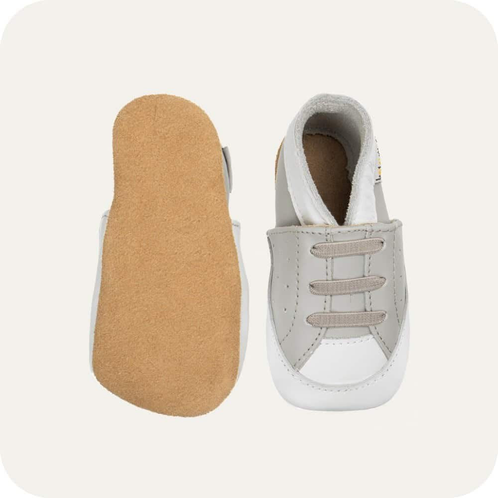 SNEAKER Babyhausschuhe aus weichem Leder (weiß/ grau)