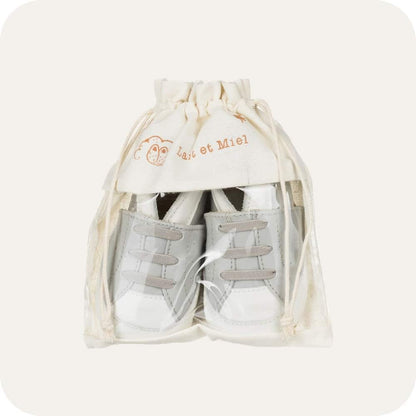 SNEAKER Babyhausschuhe aus weichem Leder (weiß/ grau)