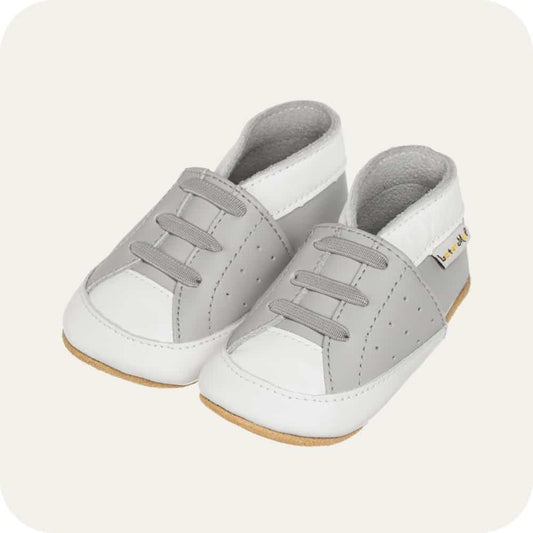 SNEAKER Babyhausschuhe aus weichem Leder (weiß/ grau)
